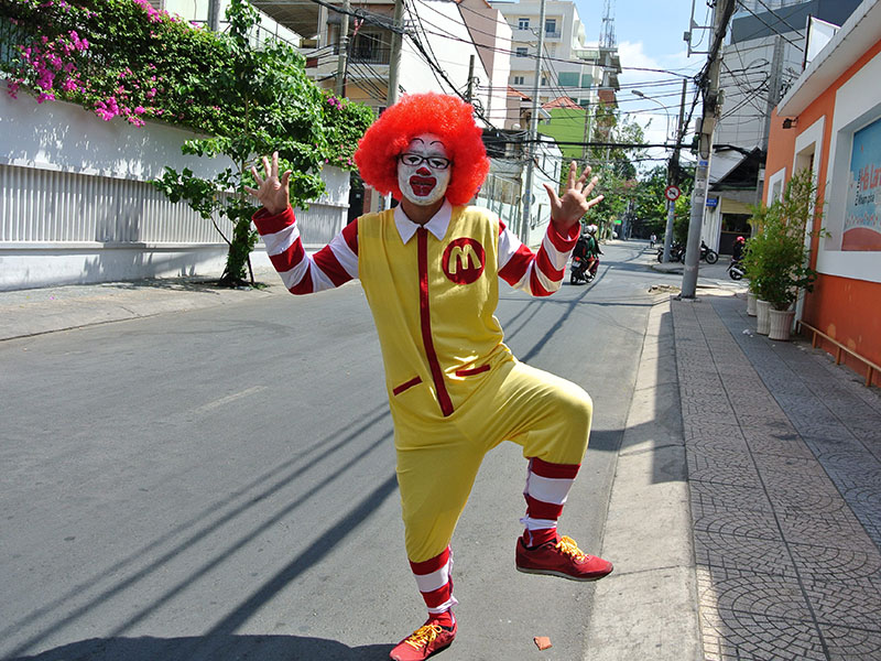 ベトナム初のマクドナルドへドナルドのコスプレで行ってきたら 入店を断られた話 べとまる